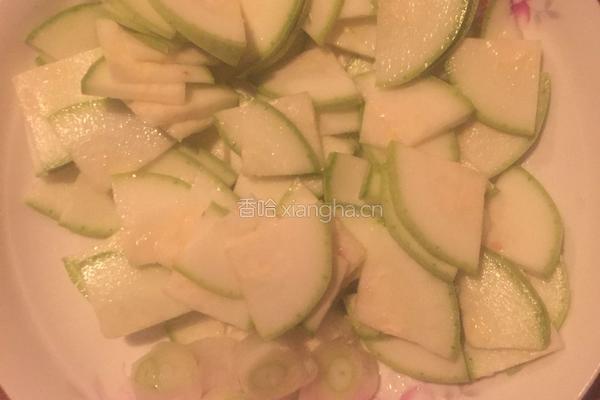 西葫芦炒肉的做法图解1