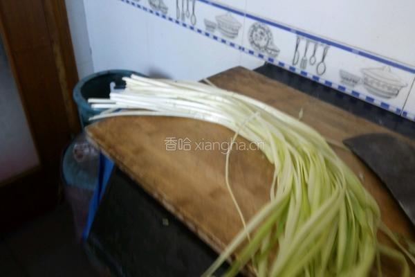 韭菜花炒鸡蛋的做法图解1