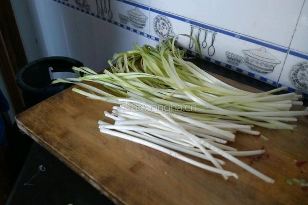 韭菜花炒鸡蛋的做法图解3