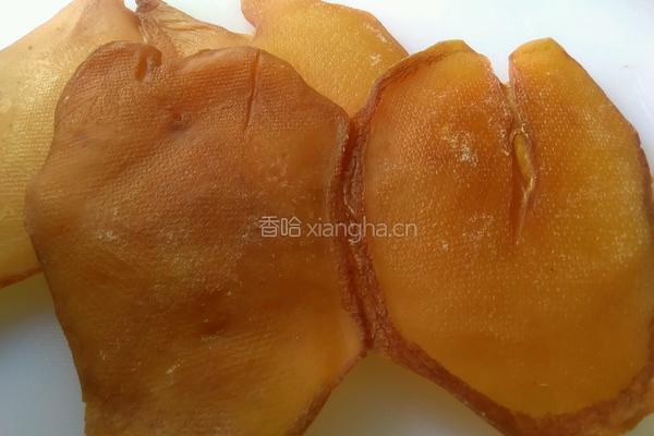 黑蒜煲排骨響螺片湯的做法图解2