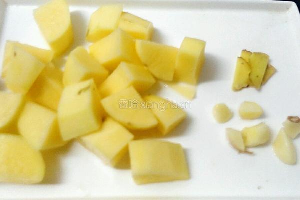 排骨土豆的做法图解2