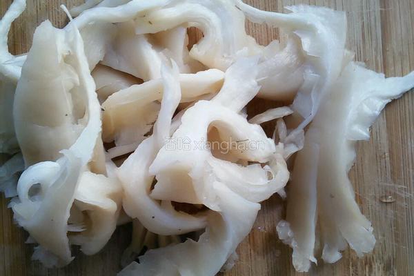 平菇炒鸡蛋的做法图解2
