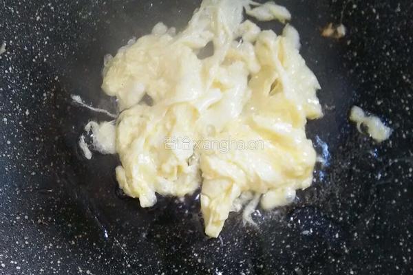 平菇炒鸡蛋的做法图解4