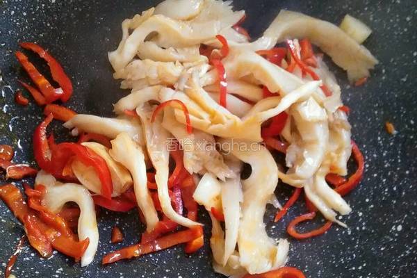 平菇炒鸡蛋的做法图解5
