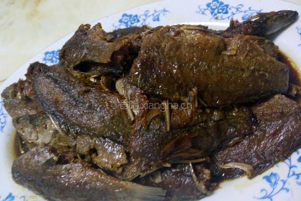 酱焖酥鲫鱼