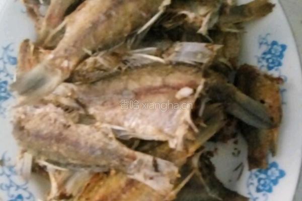 酱焖酥鲫鱼的做法图解3
