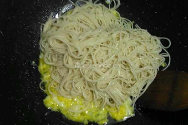 鸡蛋炒面条的做法图解6