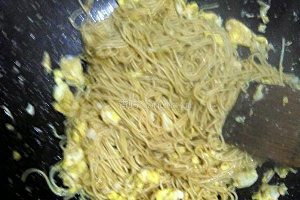鸡蛋炒面条的做法图解9