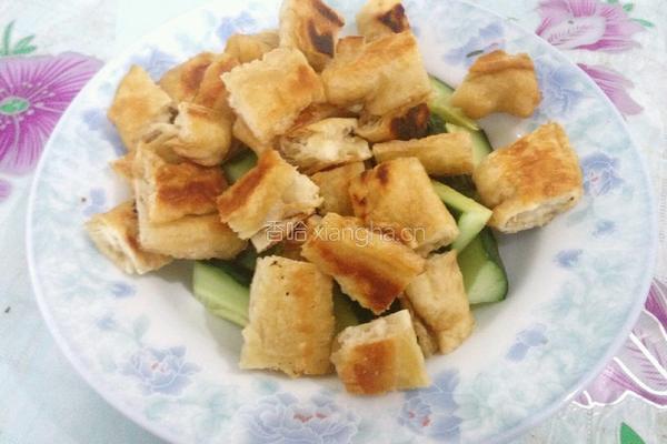 凉拌油条黄瓜的做法图解2