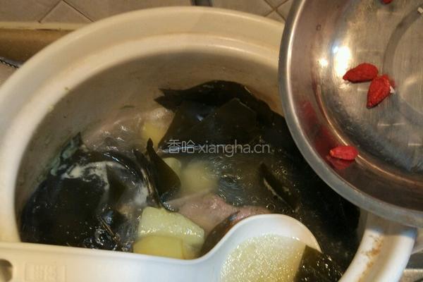 排骨海带土豆汤的做法图解5