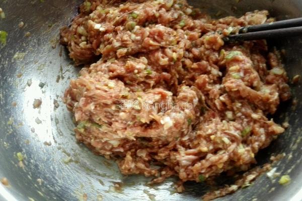 白菜粉丝牛肉丸子汤的做法图解2