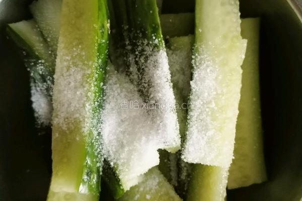 腌制黄瓜条的做法图解2