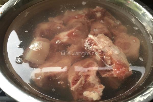 香菇排骨汤煲的做法图解1