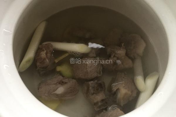 香菇排骨汤煲的做法图解3