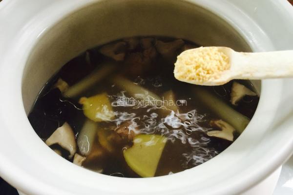 香菇排骨汤煲的做法图解6