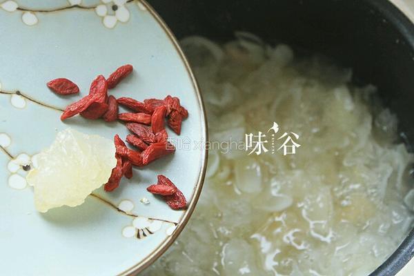 百合雪梨银耳糖水的做法图解6