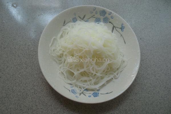 蒜茸粉丝金针菇的做法图解2