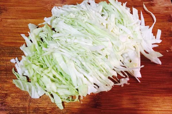 卷心菜炒饭的做法图解2