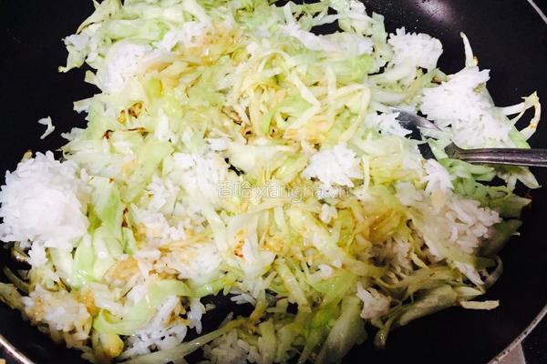 卷心菜炒饭的做法图解7