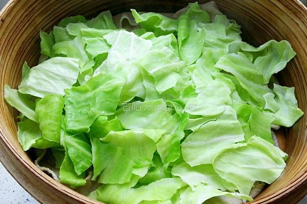 圆白菜回锅肉的做法图解5