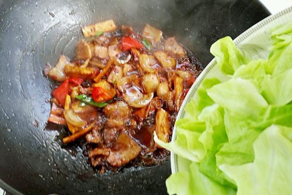 圆白菜回锅肉的做法图解12
