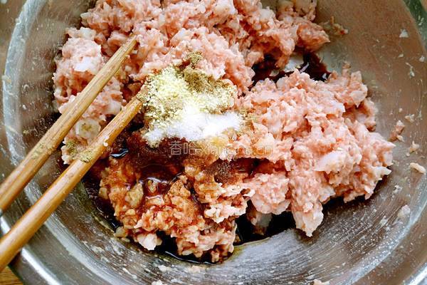 韭菜鸡蛋虾仁饺子馅的做法图解5