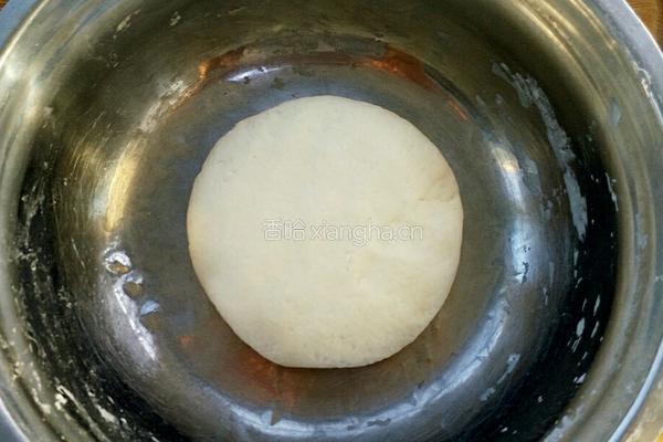 红萝卜冬菇肉馅饼的做法图解4