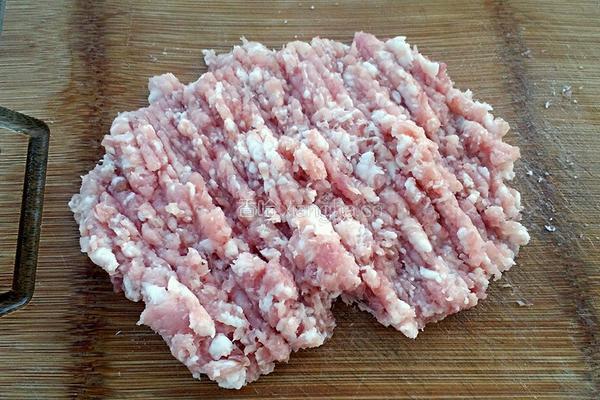红萝卜冬菇肉馅饼的做法图解5