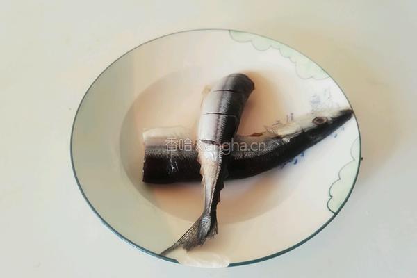 酱煎秋刀鱼的做法图解2