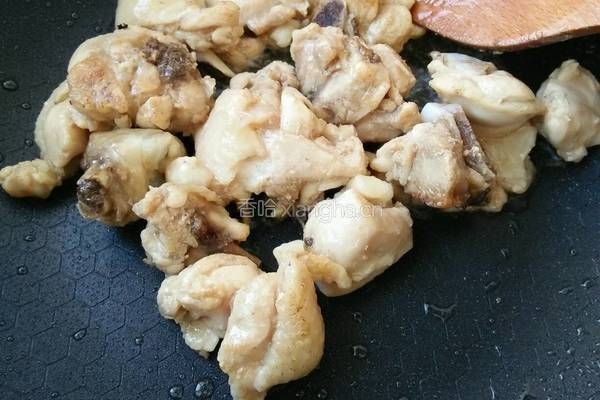 蘑菇炖鸡块的做法图解5