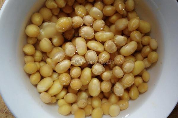 佛手瓜黄豆鸡脚汤的做法图解3