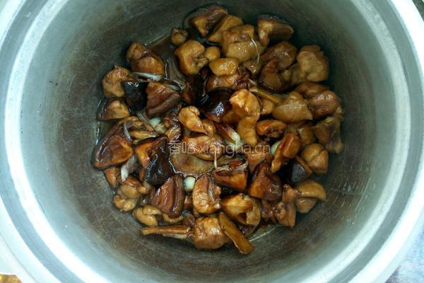 鸡肉蘑菇焖饭的做法图解10