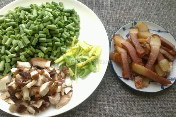 腊肉豆角焖饭的做法图解3