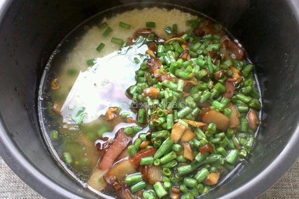 腊肉豆角焖饭的做法图解10