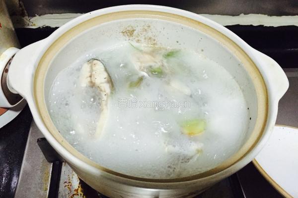 清水煮鱼的做法图解4