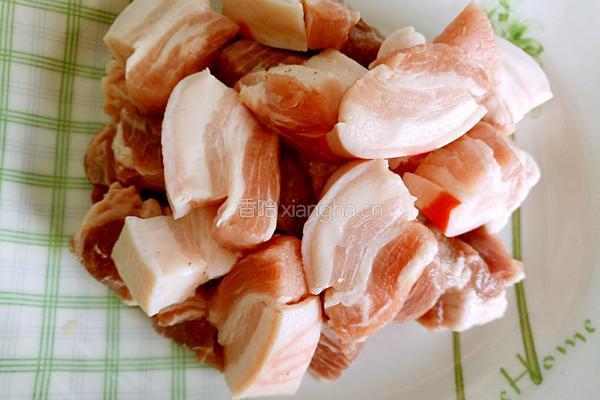 电饭锅红烧肉的做法图解1
