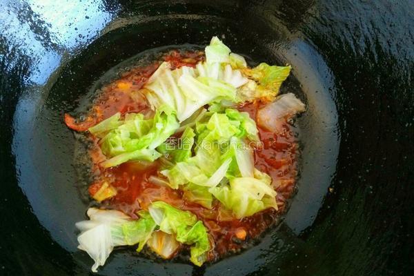 带鱼炖白菜的做法图解15