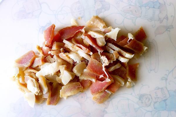 蒜台炒腊肉的做法图解2
