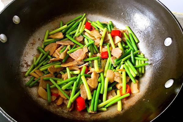 蒜台炒腊肉的做法图解8