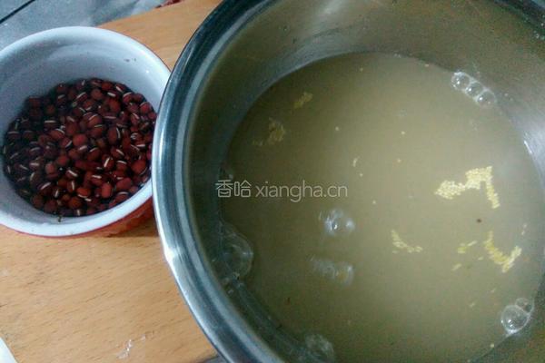 小米红豆粥的做法图解2