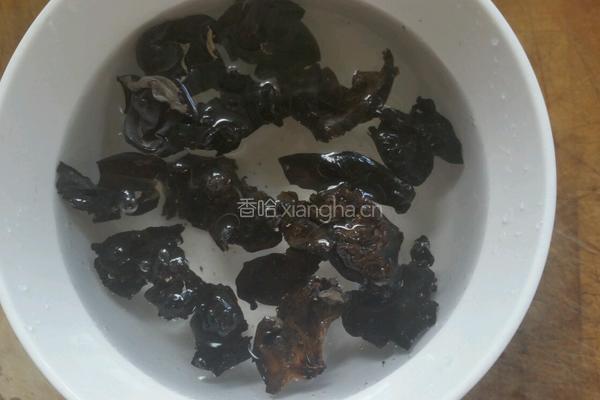 木耳洋葱的做法图解1