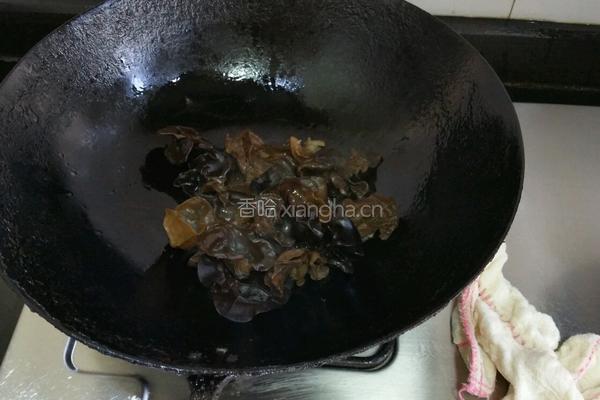 木耳洋葱的做法图解3