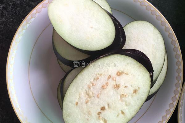 蒜香茄饼的做法图解1