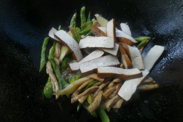 青椒香干肉丝的做法图解9