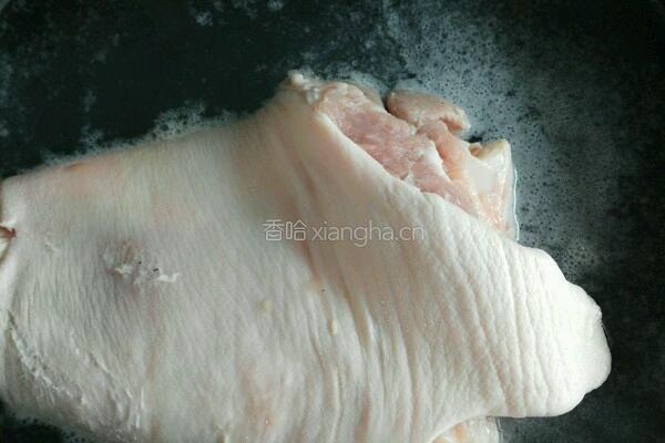 家常焖黄豆肘子的做法图解4
