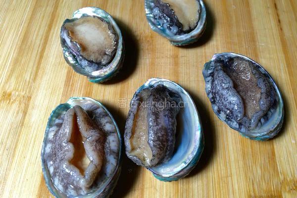姜葱鲜蒸鲍鱼的做法图解2