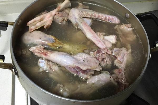 扁尖老鸭煲的做法图解1