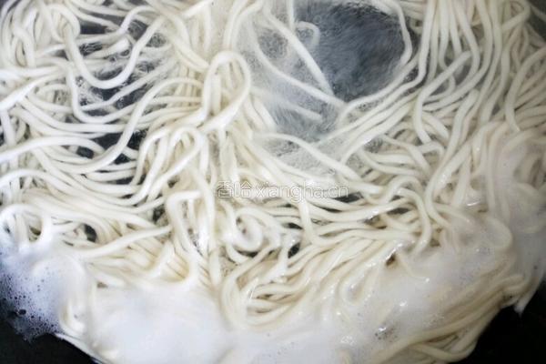 宝宝长寿面的做法图解9