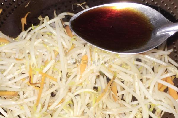 醋溜豆芽的做法图解4