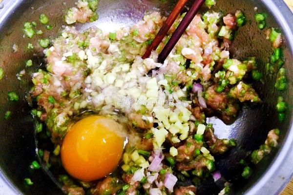 芹菜肉饺子馅的做法图解4